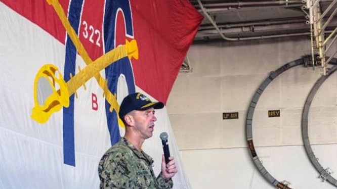 Đô đốc John Richardson. Tư lệnh hải quân Mỹ trên tàu sân bay USS Ronald Reagan. Ảnh: Stars and Stripes.