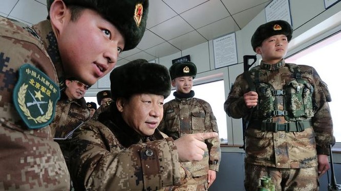 Năm 2014, Chủ tịch Trung Quốc Tập Cận Bình thị sát Quân khu Nội Mông Cổ. Ảnh: Takungpao.