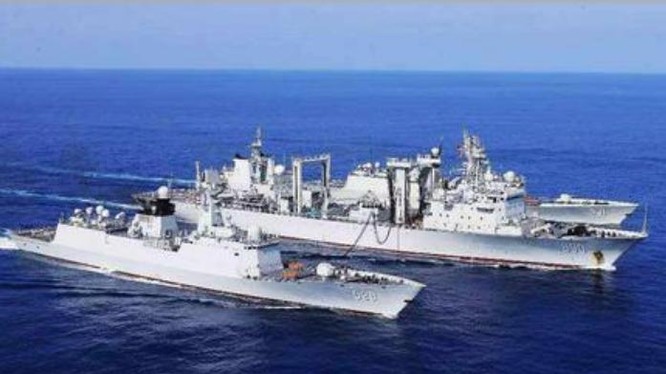 Biên đội tàu chiến hải quân Trung Quốc tiến hành diễn tập trên Ấn Độ Dương. Ảnh: Sina.