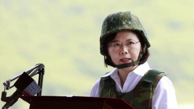 Nhà lãnh đạo Đài Loan Thái Anh Văn thị sát quân đội.