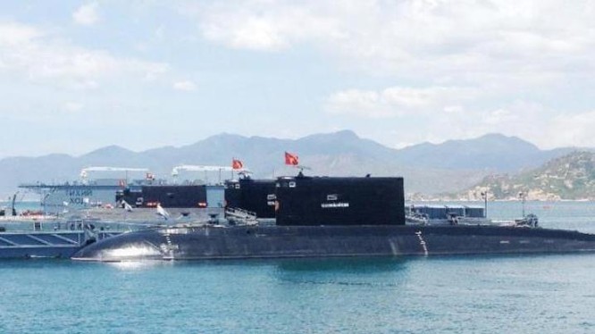 Tàu ngầm thông thường lớp Kilo của hải quân Việt Nam. Ảnh: Sina.