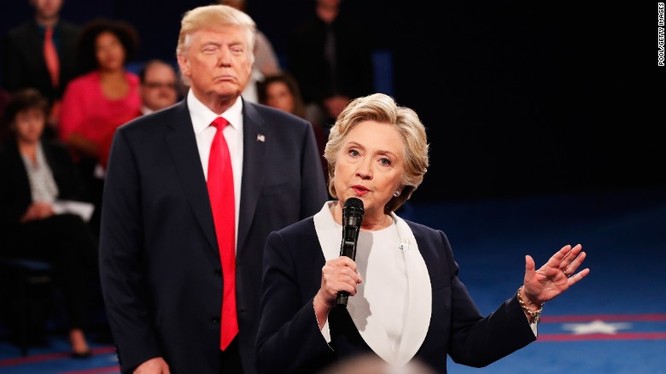 Cuộc tranh luận trực tiếp thứ hai giữa bà Hillary và ông Trump diễn ra sáng 10/10 theo giờ Việt Nam