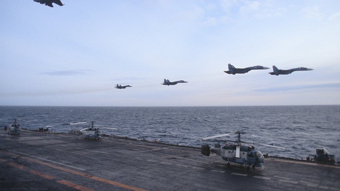 Chiến đấu cơ Nga xuất kích từ tàu sân bay Đô đốc Kuznetsov