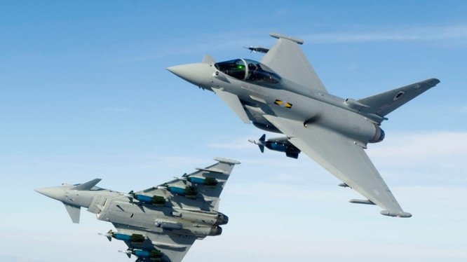Chiến đấu cơ Typhoon của Không quân Hoàng gia Anh