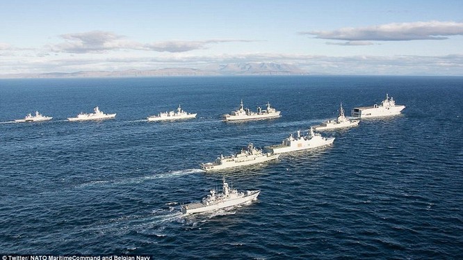 Hạm đội NATO bám theo tàu sân bay Nga khi Đô đốc Kuznetsov hải hành qua eo biển Anh, tiến sang Syria