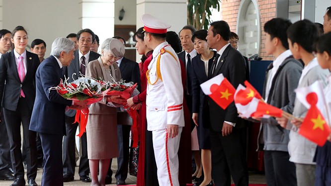 Đức vua Nhật Bản Akihito và Hoàng hậu đang có chuyến thăm Việt Nam