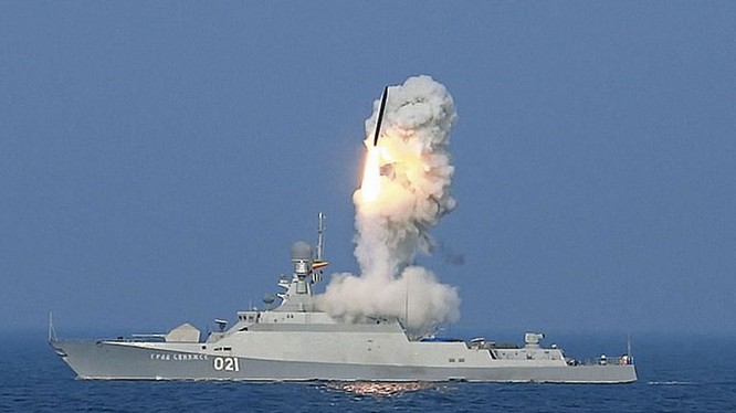 Chiến hạm cỡ nhỏ lớp Buyan của Nga phóng tên lửa hành trình tầm xa Kalibr tấn công phiến quân tại Syria