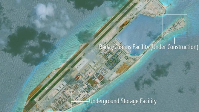 Đá Chữ Thập tại quần đảo Trường Sa đã bị Trung Quốc cải tạo thành đảo nhân tạo phi pháp với đường băng dài 3.000m, cầu cảng và các công trình quân sự kiên cố