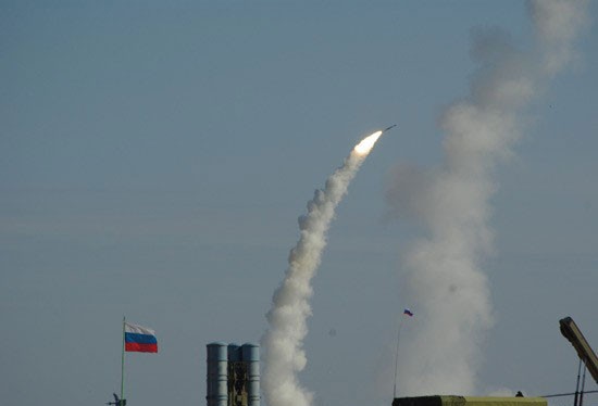Tên lửa S-300 Nga khai hỏa trong một cuộc tập trận