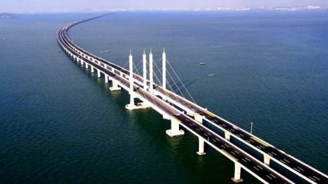 Cầu Kerch nối bán đảo Crimea với lục địa Nga