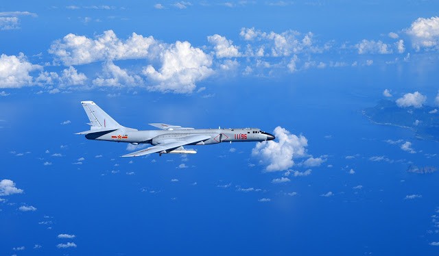 Máy bay ném bom chiến lược H-6K của Trung Quốc hoạt động trái phép ở khu vực Biển Đông, gây căng thẳng khu vực