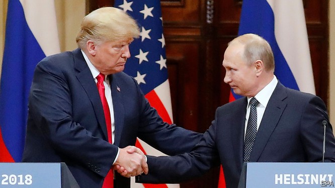 Thái độ hòa hoãn với Nga và ông Putin của tổng thống Trump khiến nhiều người ở Mỹ tức giận