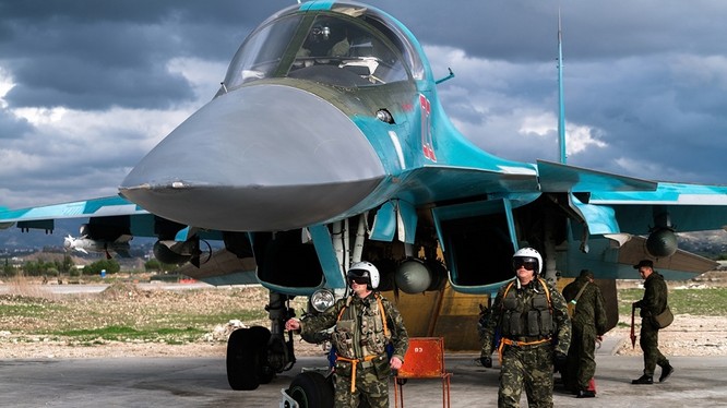 Phi công cường kích Su-34 Nga tham gia chiến dịch quân sự tại Syria