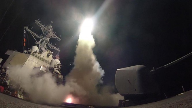 Chiến hạm Mỹ khai hỏa Tomahawk tấn công Syria