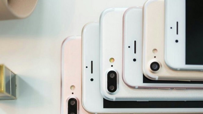 iPhone 7 và iPhone 7 Plus chưa thể cứu vãn một kết quả buồn đầu tiên của Apple đối với doanh số iPhone năm 2016 - Ảnh: FPT Shop