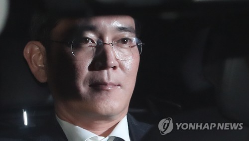 Phó Chủ tịch Samsung vừa bị bắt giữ do liên quan đến vụ bê bối tham nhũng lớn của đất nước