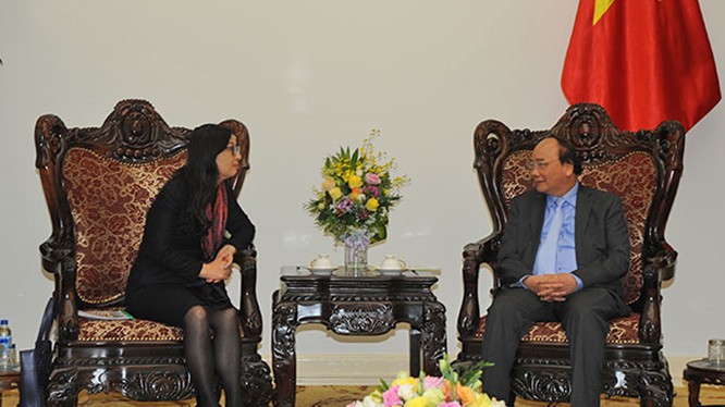 Bà Tôn Á Phương (Sun Yafang), Chủ tịch tập đoàn Huawei tiếp kiến Thủ tướng Chính Phủ Nguyễn Xuân Phúc.