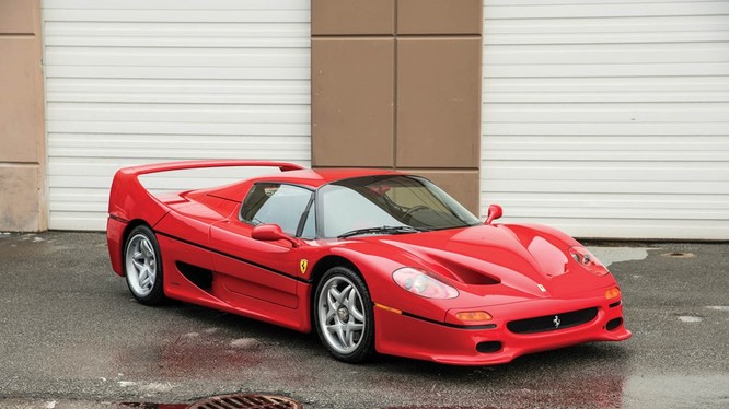 Chỉ 349 chiếc F50 được sản xuất, và 50 chiếc được bán tại thị trường Mỹ. Ferrari F50 không phải những mẫu xe thường có thể nhìn thấy hàng ngày.