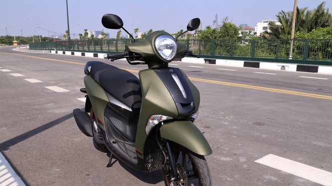 Yamaha Việt Nam vừa giới thiệu thêm mẫu Janus phiên bản Limited Premium tại thị trường Việt Nam. Theo nhà sản xuất, phiên bản màu xanh nòng súng hướng tới những khách hàng nam giới muốn một chiếc xe giá mềm, nhỏ gọn và tiết kiệm.