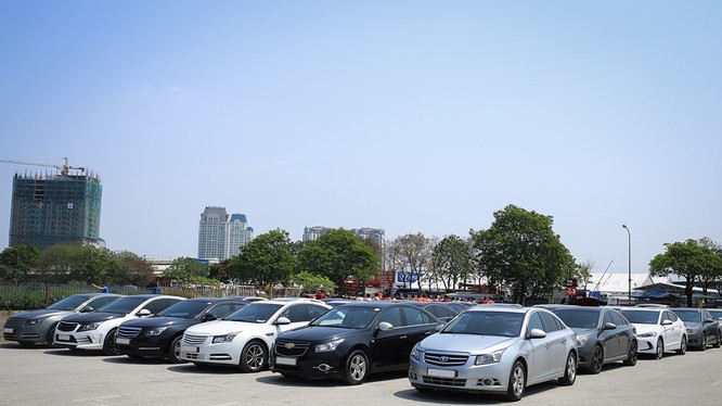 Nhân kỉ niệm 2 năm thành lập Cruze Club, khoảng 70 chiếc Chevrolet Cruze của câu lạc bộ này đã có buổi gặp mặt vào cuối tuần qua tại Hà Nội. Theo chia sẻ của các thành viên, số lượng người tham gia buổi gặp gỡ này lên đến gần 200 người.