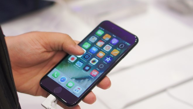 Theo các nhà bán lẻ, smartphone cao cấp và iPhone chính hãng nói chung không có doanh số khả quan trong quý đầu 2014. 