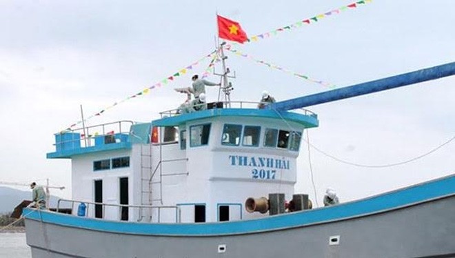 Tàu đánh cá Thanh Hải 2017 hạ thủy tại cảng Hòn Rớ.