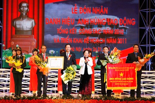 Trịnh Xuân Thanh nhận bằng khen "Anh hùng lao động"