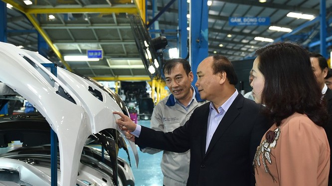 Thủ tướng thăm nhà máy sản xuất ô tô tại Ninh Bình