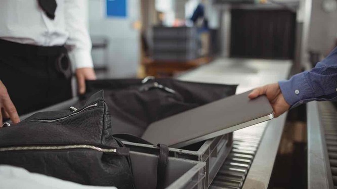 Các quan chức Mỹ và châu Âu chưa thông qua lệnh cấm mang laptop lên máy bay tại các chuyến bay từ châu Âu 