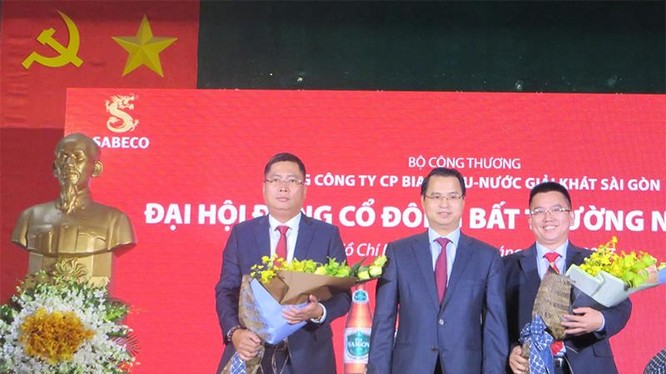 Ông Nguyễn Thành Nam - Tân Tổng Giám đốc Sabeco (người đứng ngoài cùng bên trái) - Nguồn: Internet