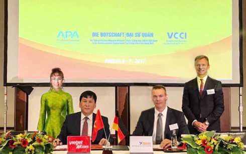 Lễ ký kết thoả thuận cung cấp tài chính giữa Tập đoàn GOAL và hãng hàng không Vietjet. 