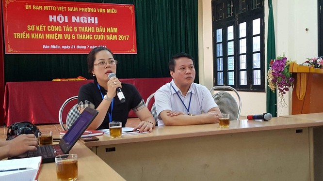 Bà Vũ Mai Khanh, chủ tịch UBND phường Văn Miếu, trong buổi gặp với báo chí sáng 26-7.
