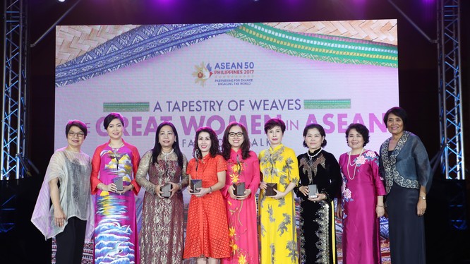 Bà Lê Thu Thủy nhận giải thưởng “Doanh nhân nữ tiêu biểu ASEAN"