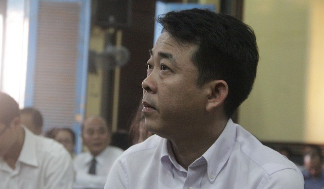 Cựu chủ tịch VN Pharma Nguyễn Minh Hùng tại tòa. Ảnh: Dân trí