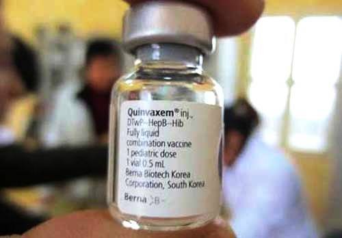 Nóng: Thêm trường hợp trẻ phản ứng sau tiêm vaccine Quinvaxem tại Hà Nội
