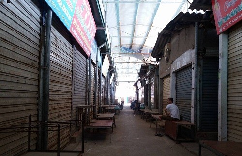 Tiểu thương chợ Đồng Đăng bãi thị phản đối di dời sang trung tâm thương mại. 