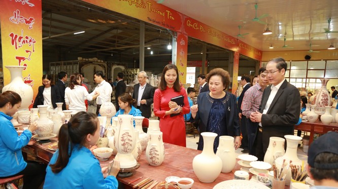 Với tâm huyết của mình, Madame Nguyễn Thị Nga - Chủ tịch Tập đoàn BRG định hướng phát triển Gốm Chu Đậu trở thành một trong những biểu tượng Quốc gia