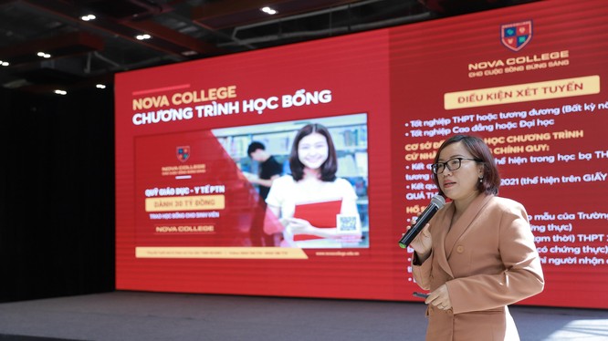 Thạc sĩ Nguyễn Thị Ngọc Quyên – Hiệu trưởng Trường Cao đẳng Nova giới thiệu về chương trình đào tạo và chương trình học bổng năm học 2021- 2022.