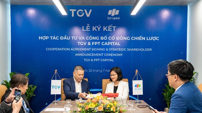 Ông Đỗ Vũ Diên – Tổng Giám đốc TGV và Bà Nguyễn Thị Thu Nguyệt – Tổng Giám đốc FPT Capital đại diện hai bên cùng ký kết thỏa thuận hợp tác chiến lược