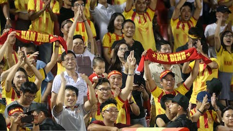 Khán giả Nam Định luôn bên đội bóng lúc khó khăn (ảnh Hội CĐV Nam Định)