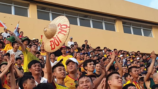 Chủ nhà Nam Định đã đòi cả nợ lẫn lãi trận thua 2-3 lượt đi trên sân Thanh Hóa. Ảnh VietTimes