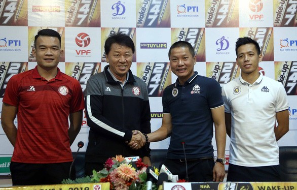  Chức vô địch V.League 2019 giờ đây chỉ là cuộc đua “song mã” giữa chủ nhà TP.HCM và Hà Nội. Ảnh VPF.