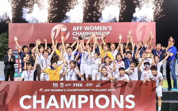Đội tuyển nữ Việt Nam lần thứ ba vô địch giải bóng đá nữ Đông Nam Á 2019. Ảnh VPF.