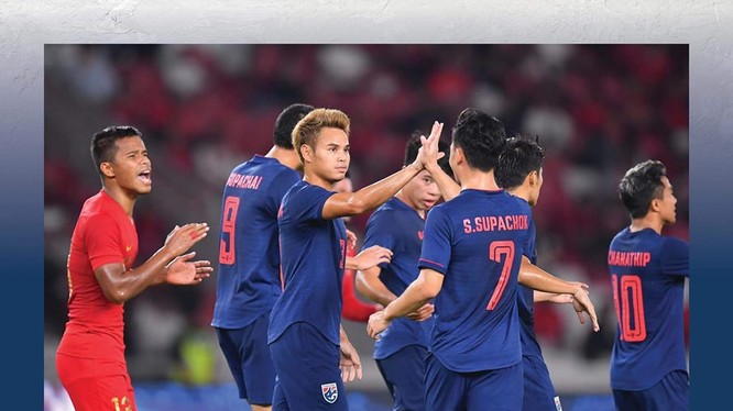 Thắng đậm Indonesia 3-0, Thái Lan chiếm ngôi đầu bảng G. Ảnh FAT