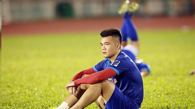 Vận đen mãi đeo bám tiền vệ trung tâm 27 tuổi có lối đá xông xáo, giàu năng lượng bậc nhất sân cỏ Việt Nam vào thời điểm hiện nay. Ảnh FBCN