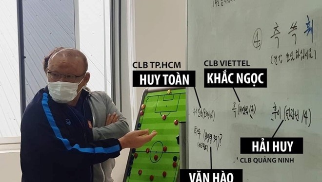 “HLV Park Hang-Seo đã vô tình để lộ những cái tên mới chuẩn bị triệu tập cho vòng loại Wolrd Cup 2022 sắp tới. Đây là một hành động có thể coi là bất cẩn". Ảnh VTV
