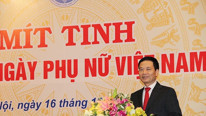 Quyền Bộ trưởng Bộ TT&TT Nguyễn Mạnh Hùng phát biểu tại Lễ mít tinh chào mừng Ngày Phụ nữ Việt Nam 20/10
