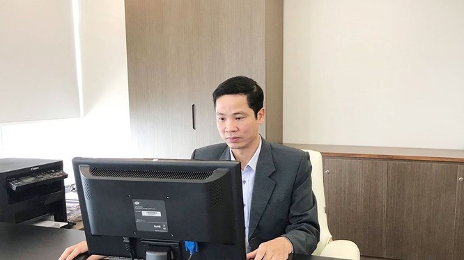 Ông Nguyễn Phú Tiến , Phó Cục trưởng Cục Tin học hóa. 
