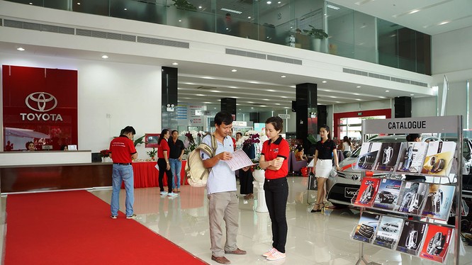 Kỳ vọng về giá xe giảm trong năm 2018 đã không diễn ra theo đúng ý muốn của nhiều người (Ảnh: Toyota Hùng Vương)