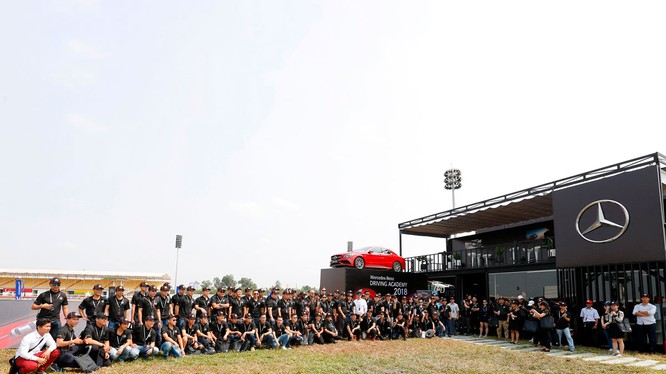 Đây là lần thứ 15 Học viện lái xe an toàn Mercedes-Benz được tổ chức tại Việt Nam